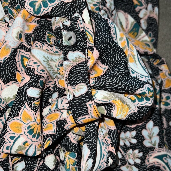 DR2 BY DANIEL RAINN Pleated Tassel Neck Blouse Black 101 Print Roll Sleeve 2x - Picture 2 of 8